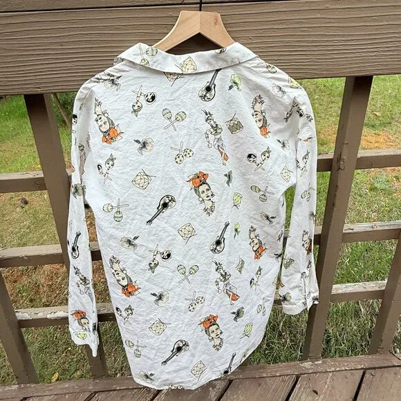 EUC Zara White Poplin Button Down Shirt Shirt with Latin-Themed Print - Picture 4 of 9